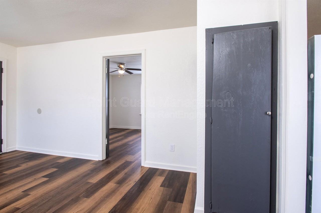 1301 E Mount Vernon Rd #1303 - Photo 6 of 23