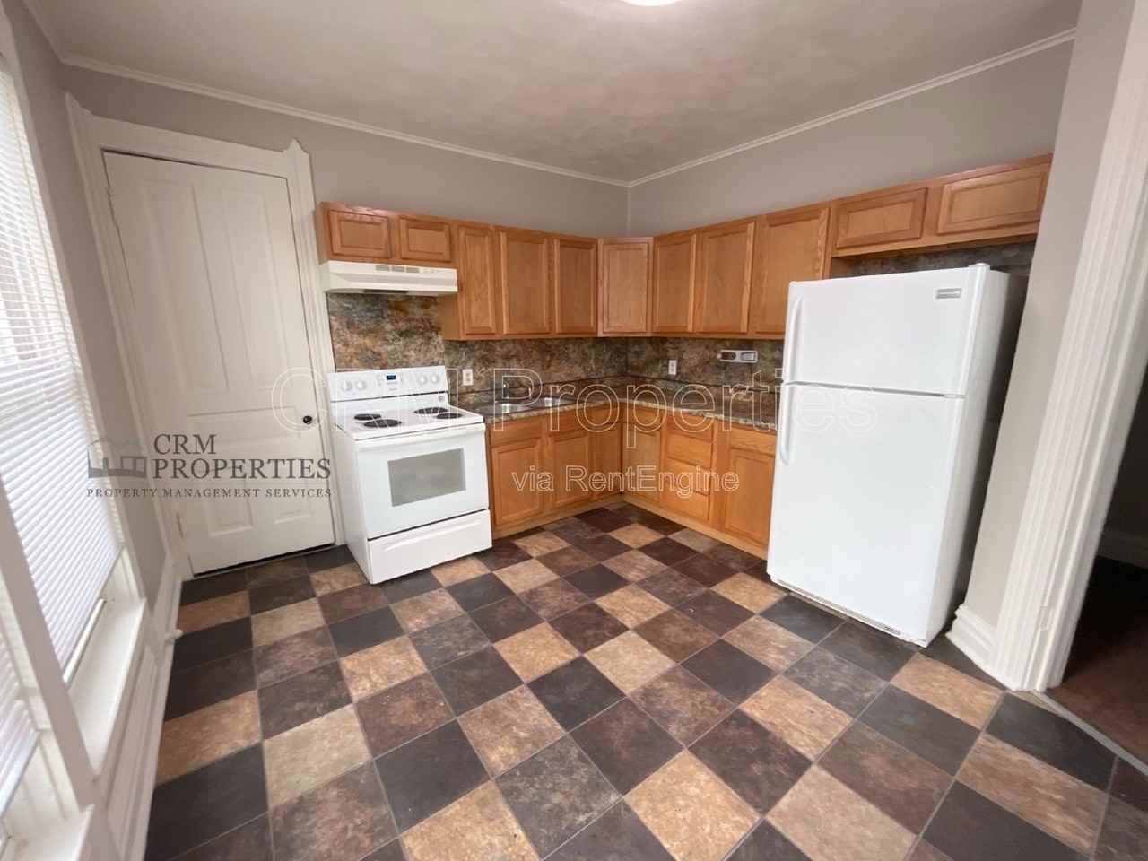 517 W Jefferson St - Photo 4 of 11