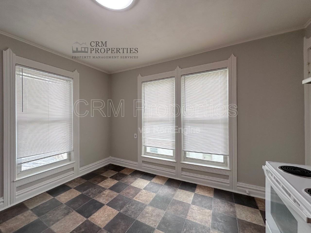 517 W Jefferson St - Photo 5 of 11