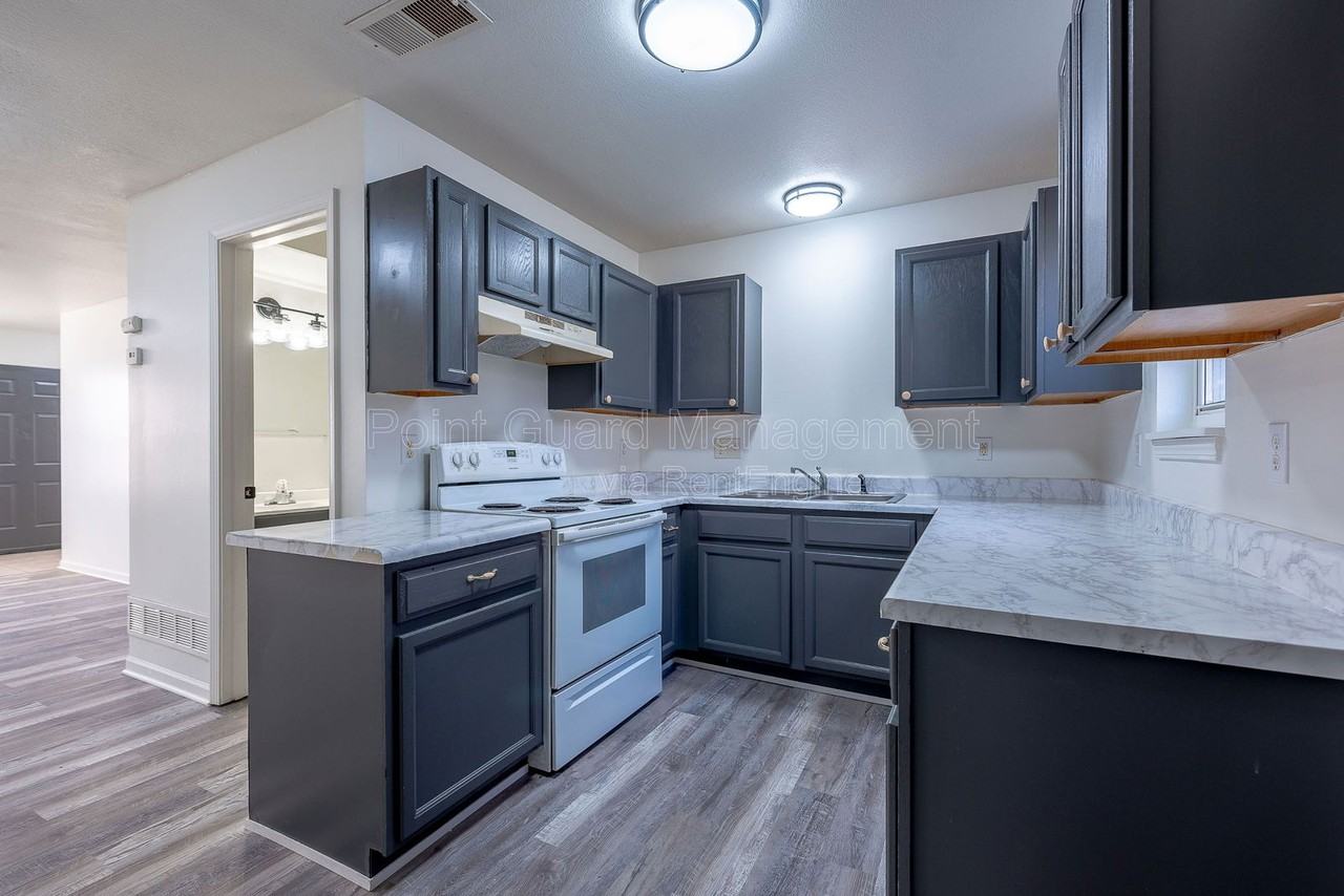 955 Leroy St #3 - Photo 6 of 30