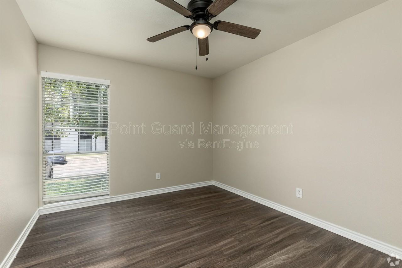 4594 W Kiest Blvd #2114 - Photo 4 of 15