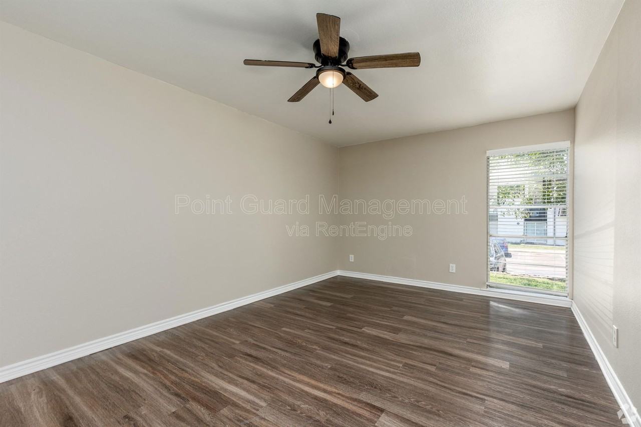 4594 W Kiest Blvd #2114 - Photo 6 of 15