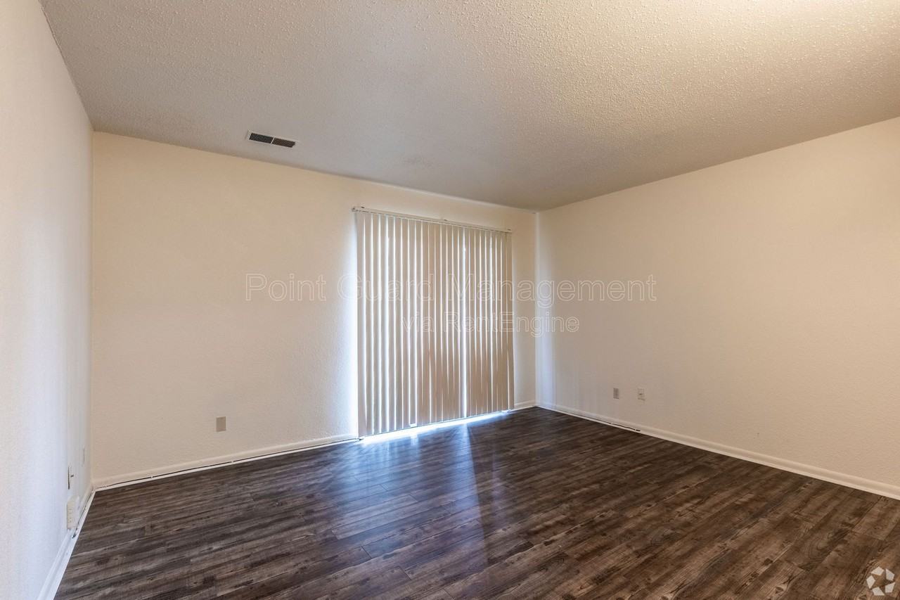 1520 Oxford Pl #7 - Photo 5 of 16