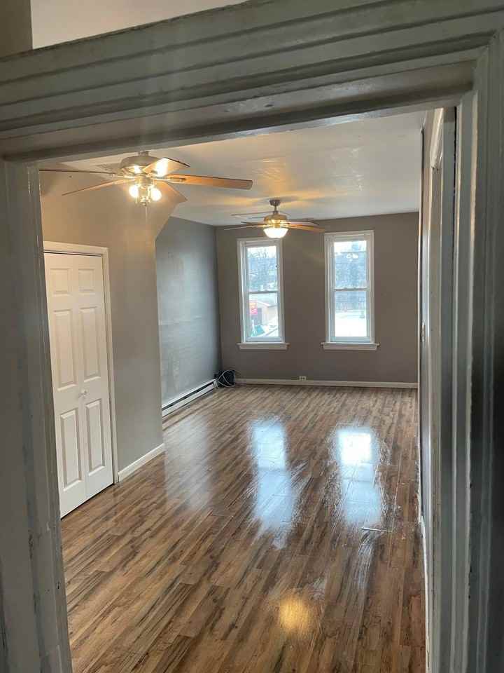 855 Lancaster Ave - Photo 3 of 15