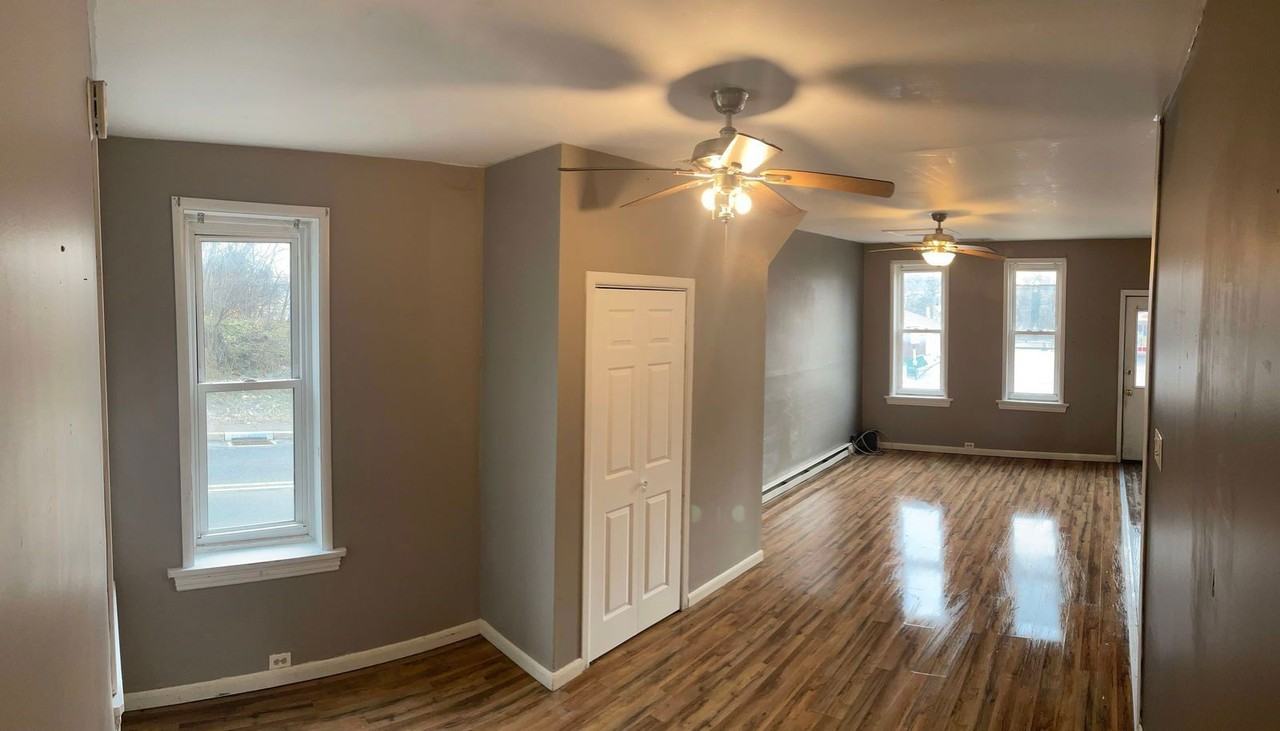 855 Lancaster Ave - Photo 4 of 15