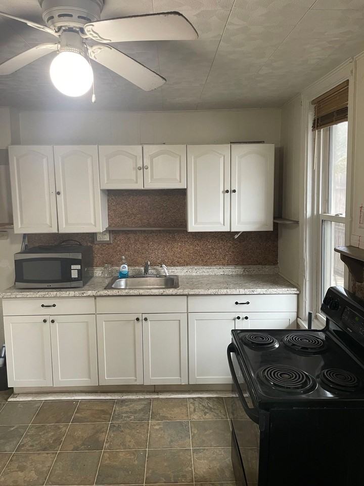 855 Lancaster Ave - Photo 5 of 15