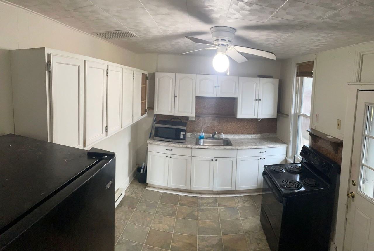 855 Lancaster Ave - Photo 6 of 15