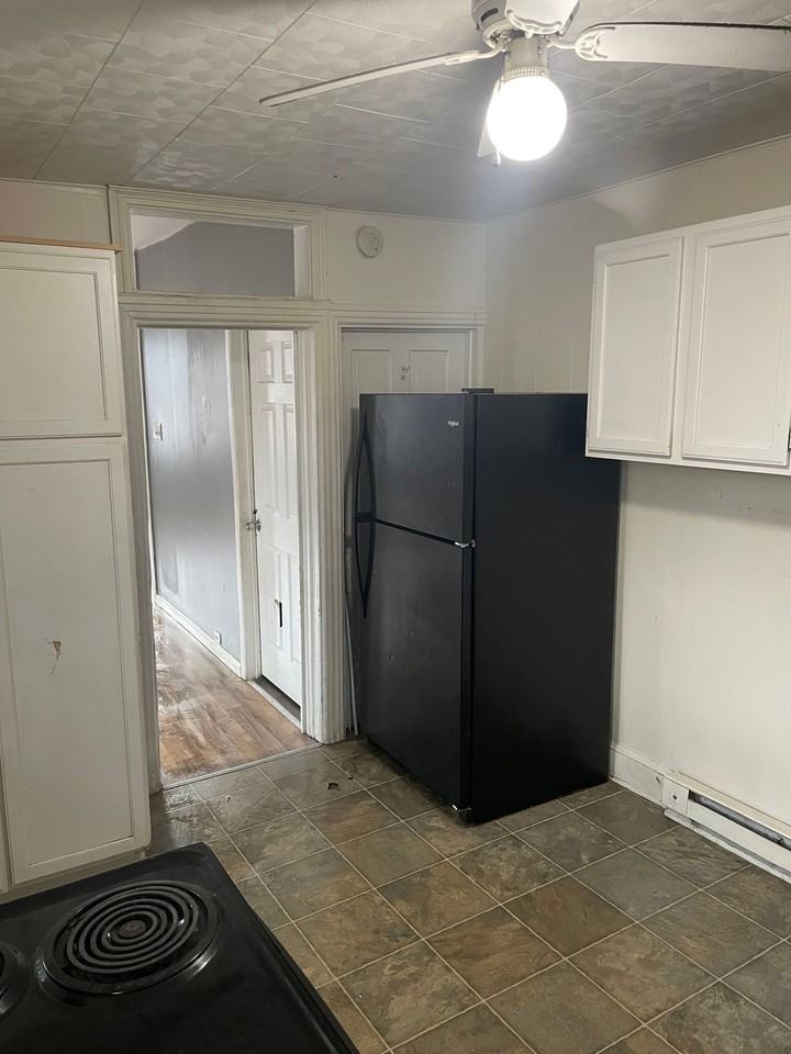 855 Lancaster Ave - Photo 7 of 15