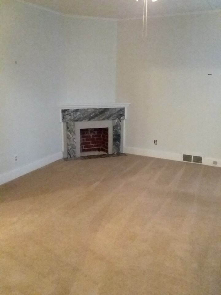 225 W 1st St - Photo 3 of 20