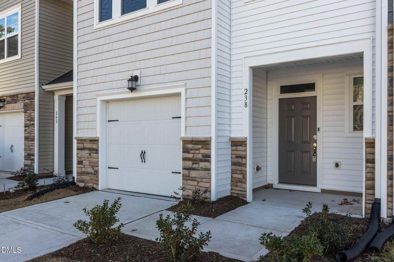 238 Velvet Ridge Way - Photo 3 of 33