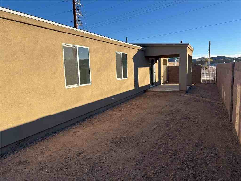 E Berk Ave - Photo 6 of 22