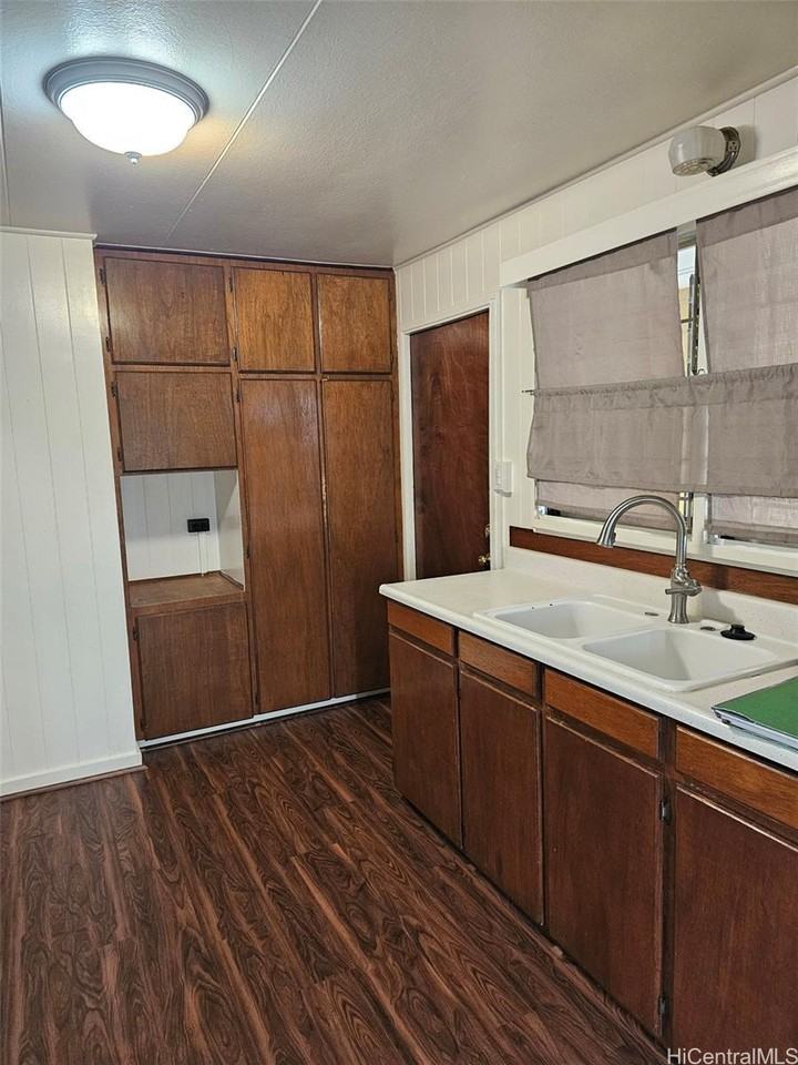 844 Wahinani St - Photo 5 of 10