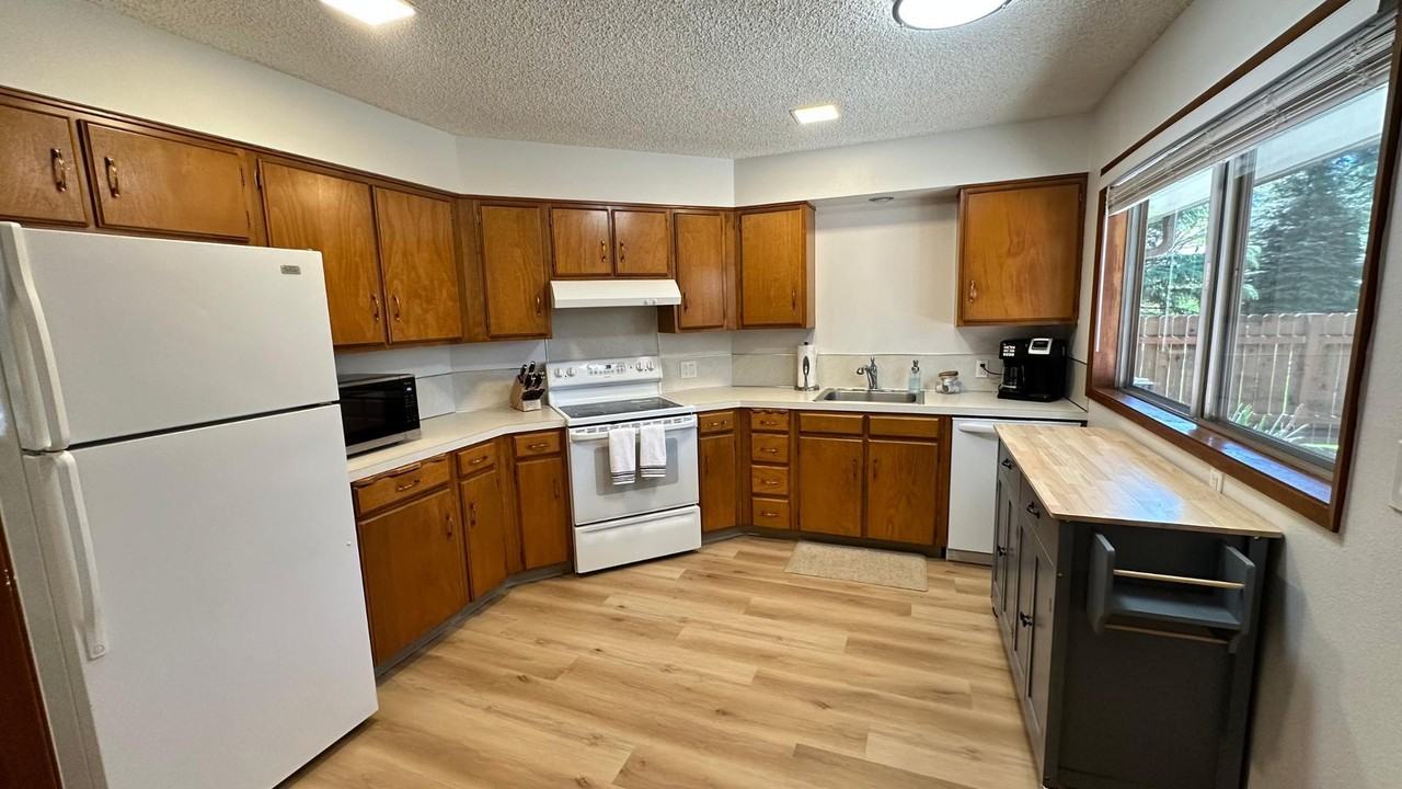 1612 Nw 109th St - Photo 5 of 13