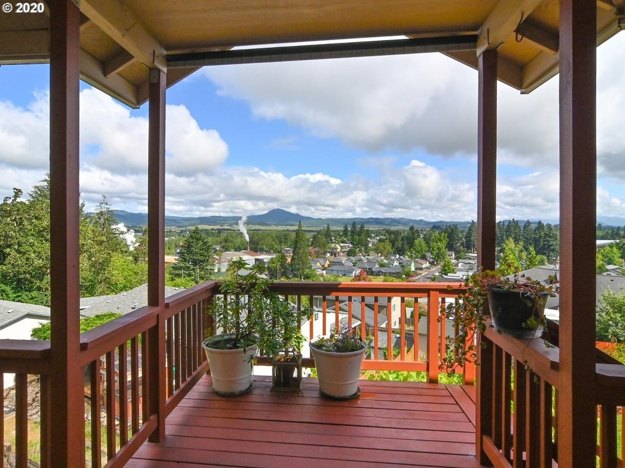 795 Queens Ave - Photo 2 of 14