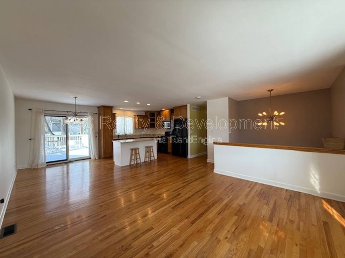 1621 Warbler Dr - Photo 2 of 10