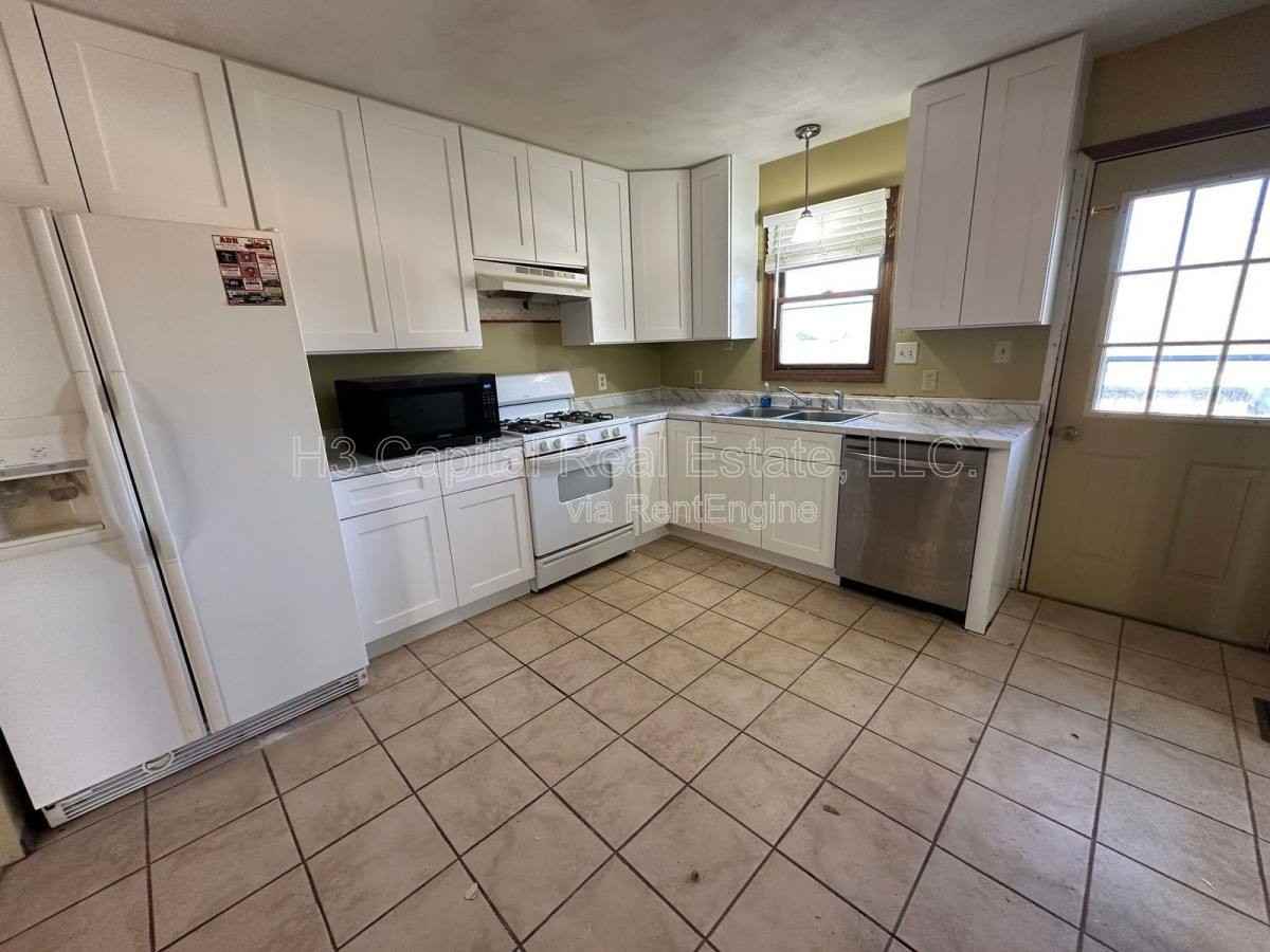 520 Whip Poor Will St - Photo 2 of 10