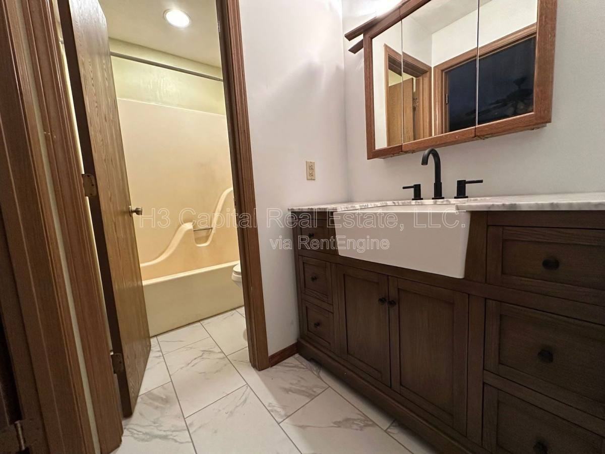 520 Whip Poor Will St - Photo 3 of 10