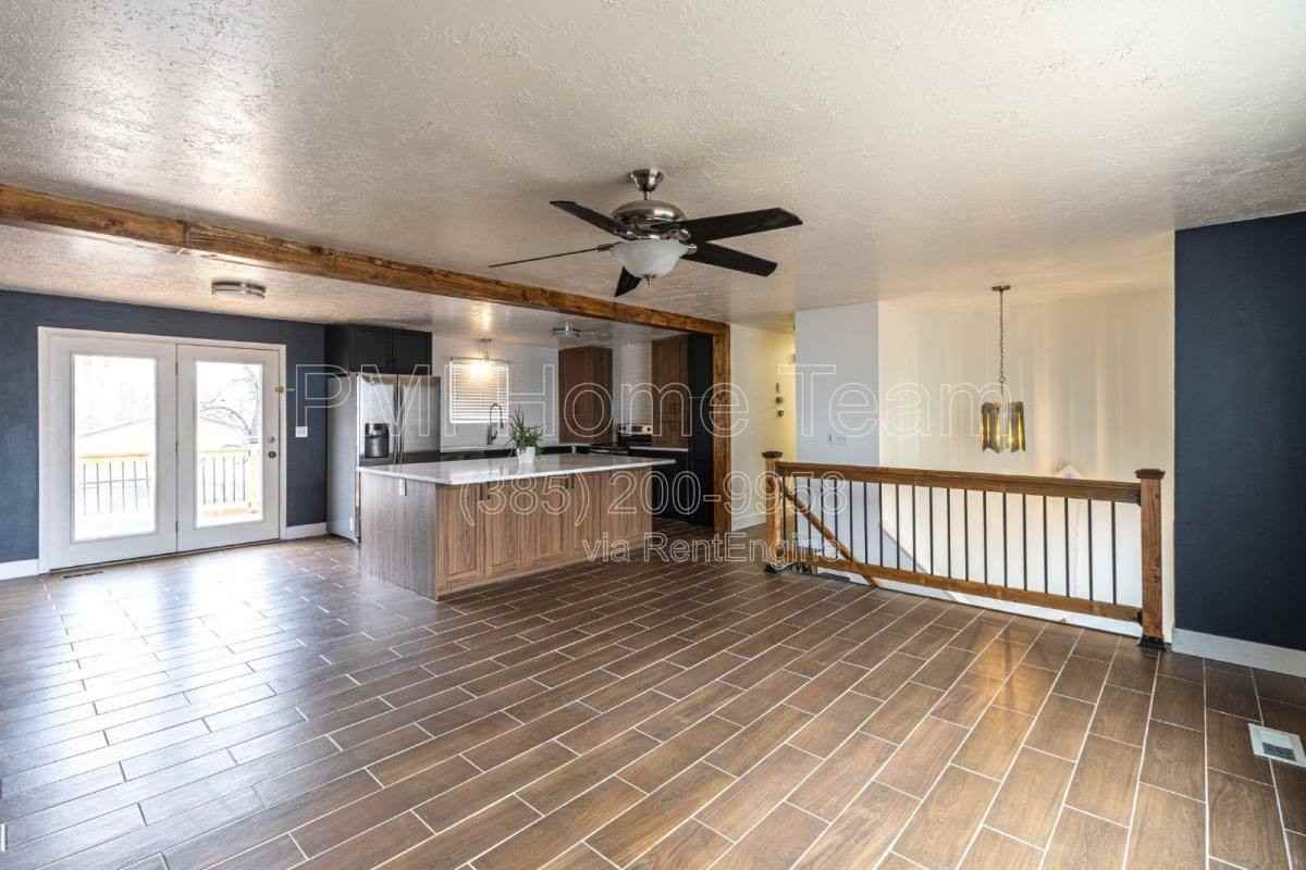 1312 Roger Cir - Photo 2 of 10