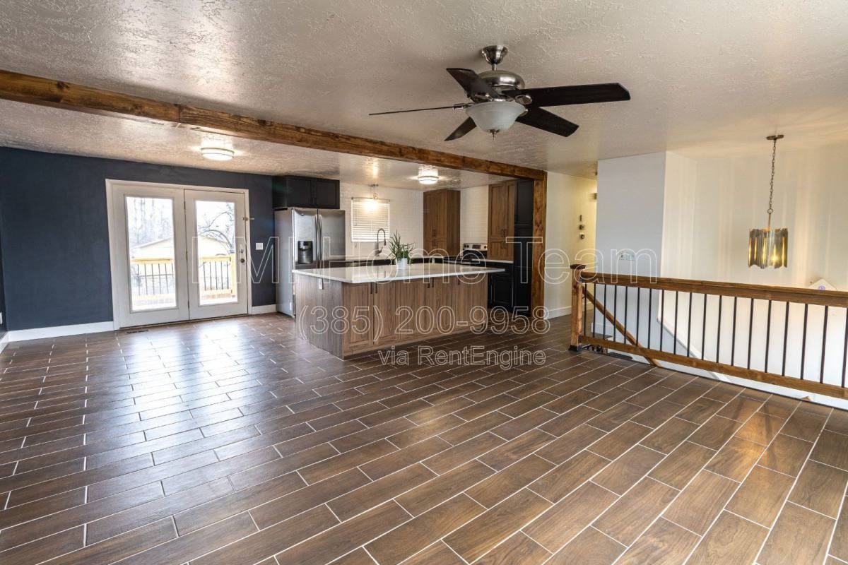1312 Roger Cir - Photo 3 of 10