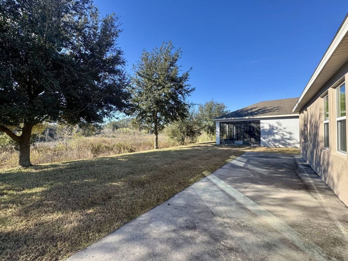 215 Lakeshore Dr - Photo 2 of 10