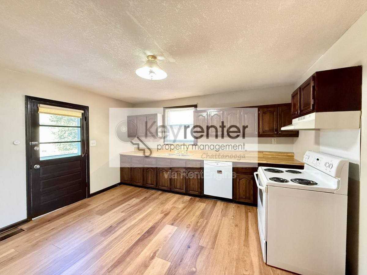 3806 Kellys Ferry Rd - Photo 3 of 10