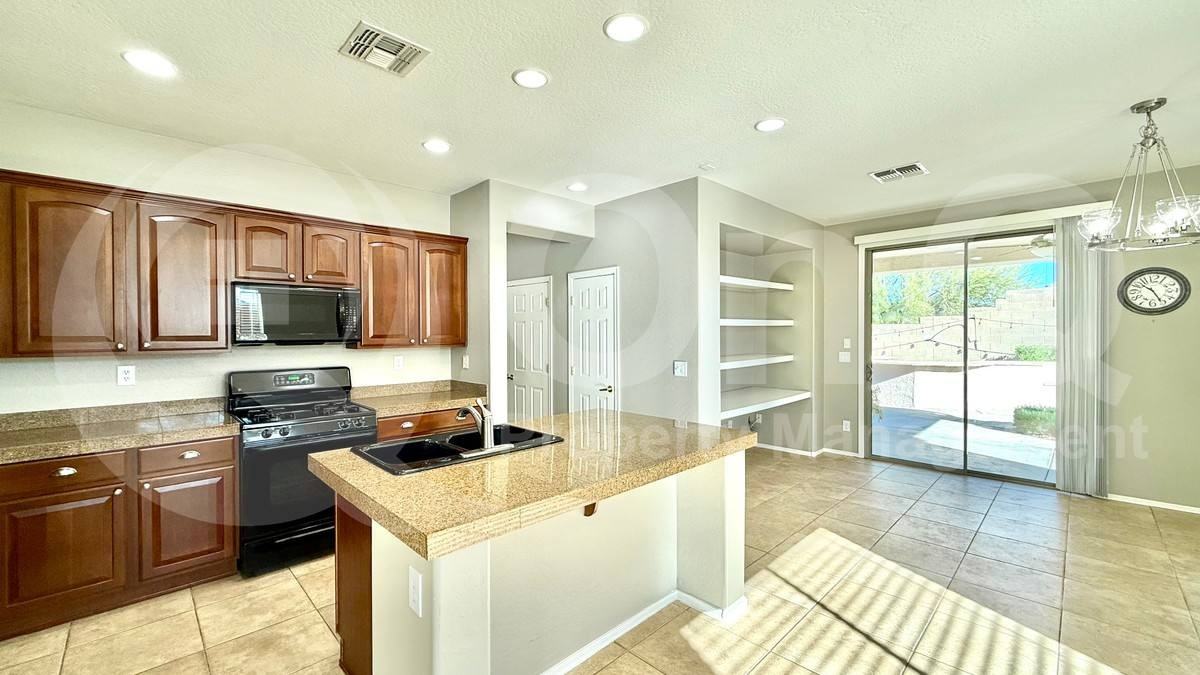2030 W Clearview Trl - Photo 3 of 10