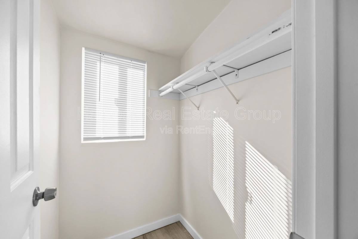 3947 Angelo Ave - Photo 4 of 10