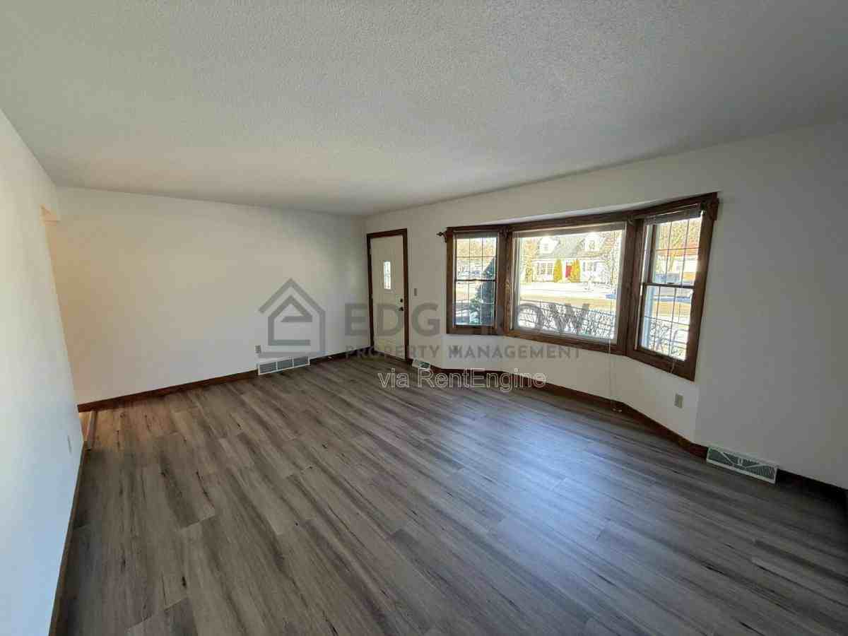 2540 Ancient Dr Sw - Photo 3 of 10