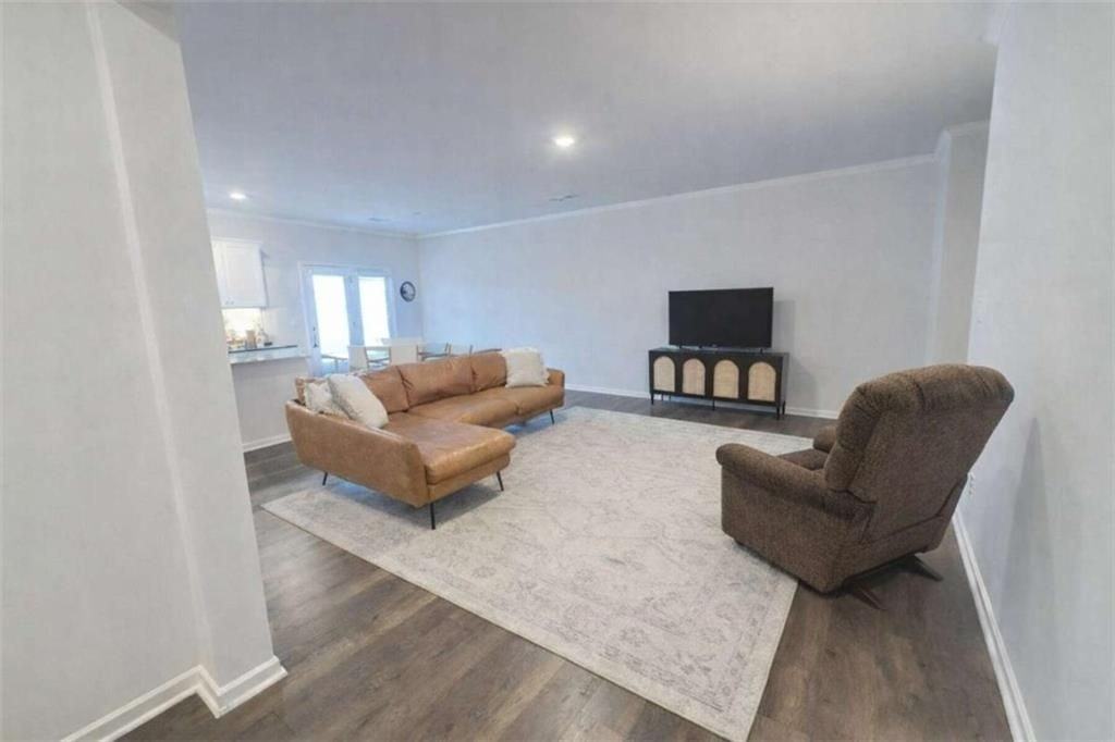 3190 Greyton Dr - Photo 4 of 31