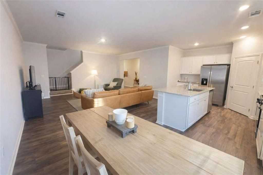 3190 Greyton Dr - Photo 5 of 31