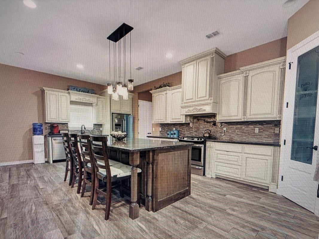 1009 Clearview Dr - Photo 2 of 4