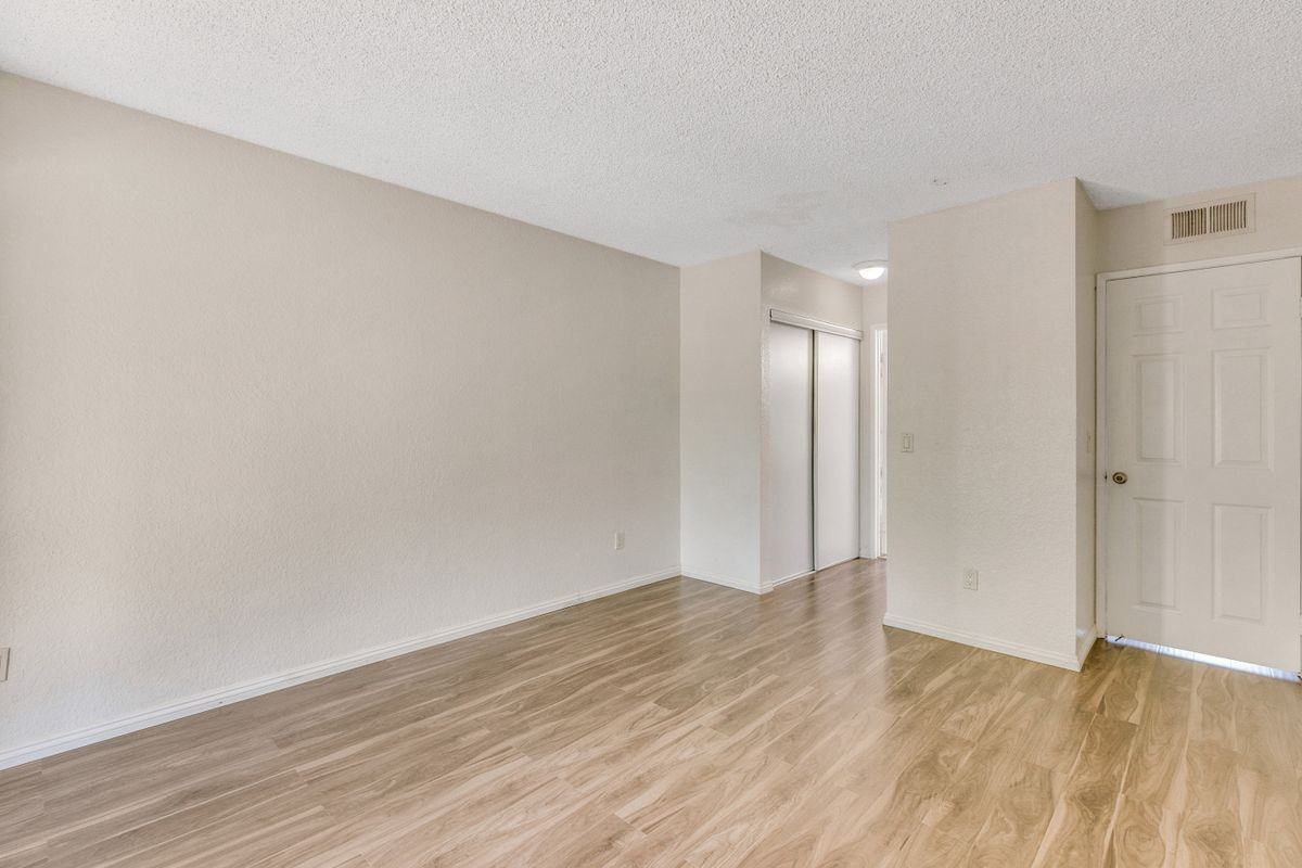 2006 Illinois St - Photo 5 of 23