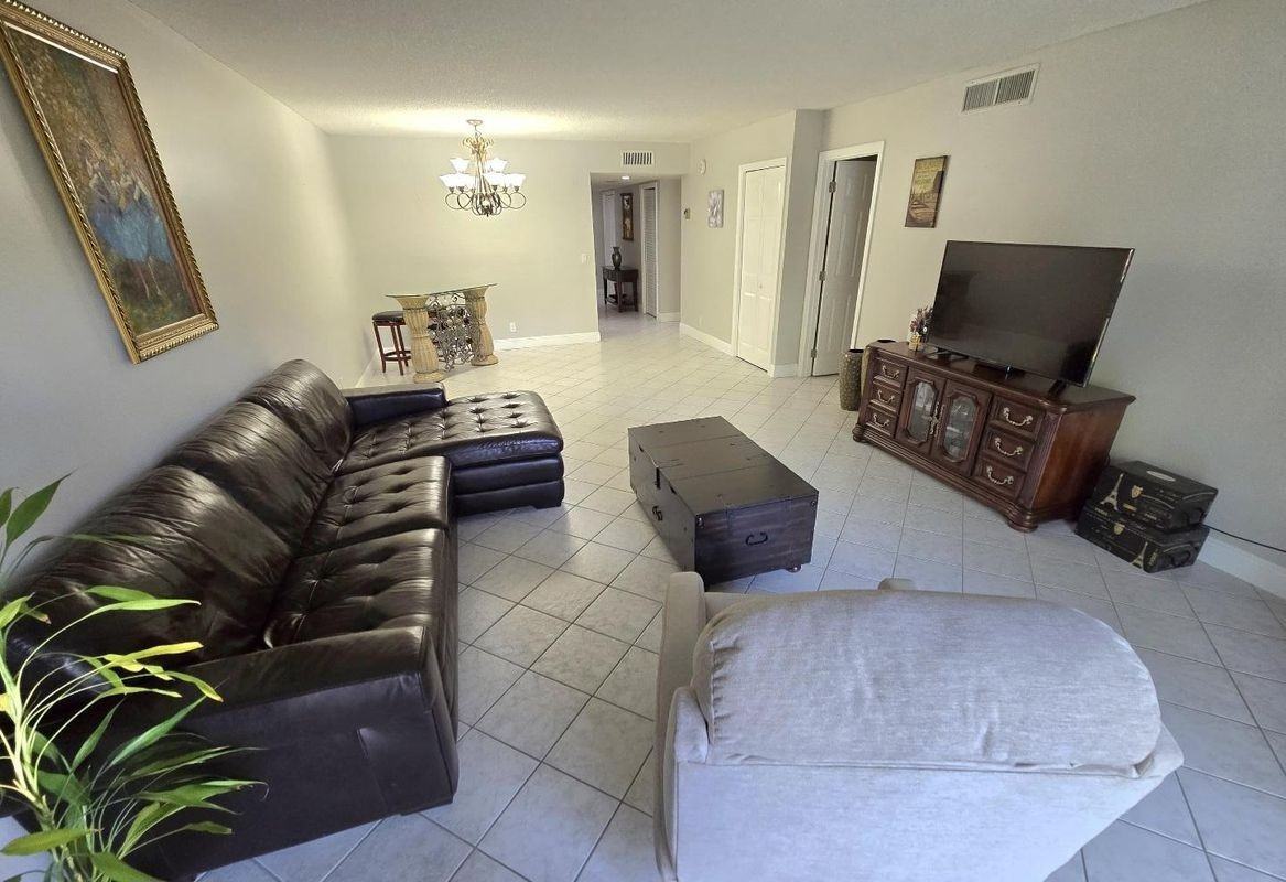 302 Lakeview Dr ##102 - Photo 5 of 9