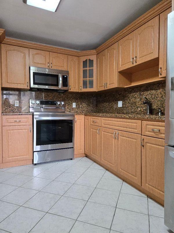 302 Lakeview Dr ##102 - Photo 7 of 9