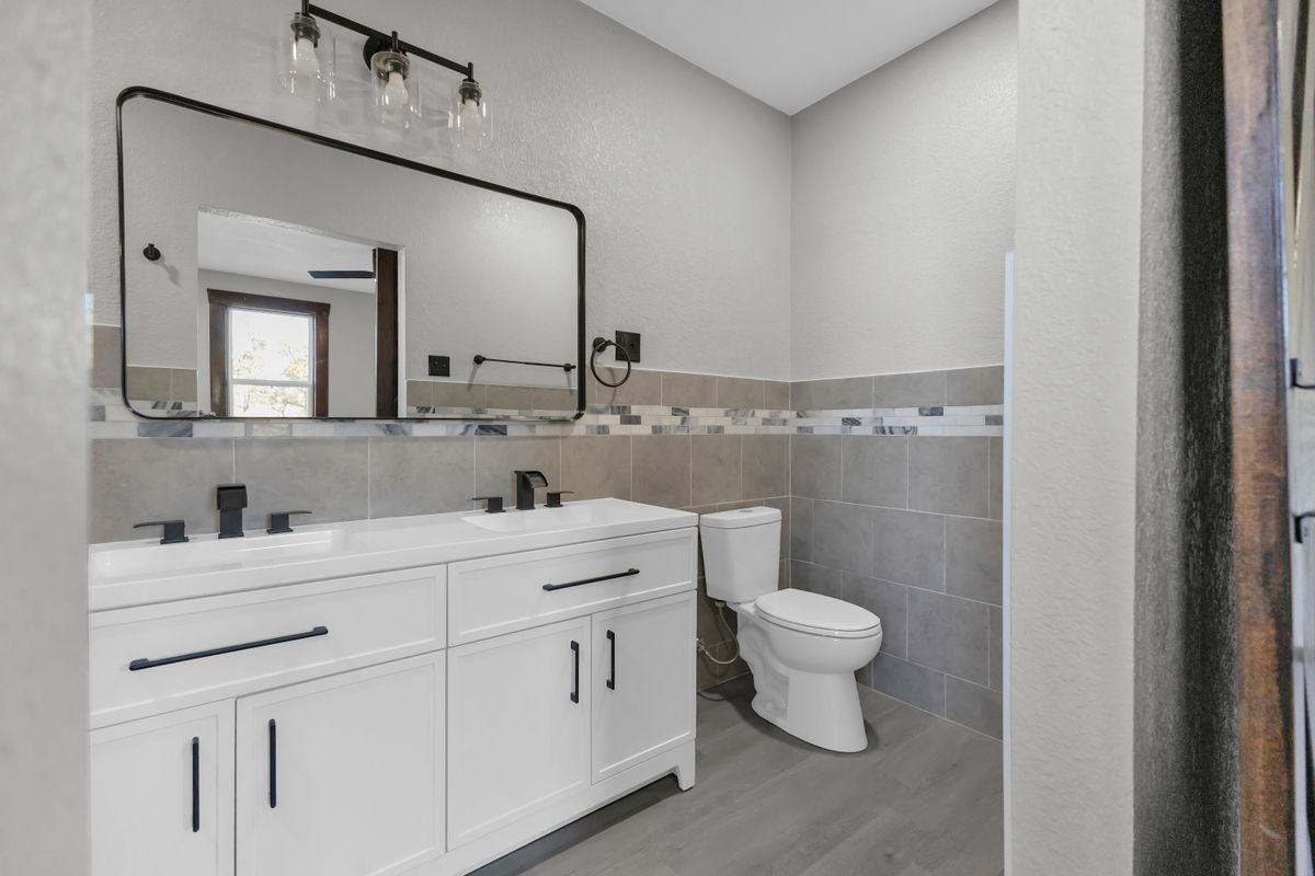 5910 Se Easton Rd - Photo 4 of 28