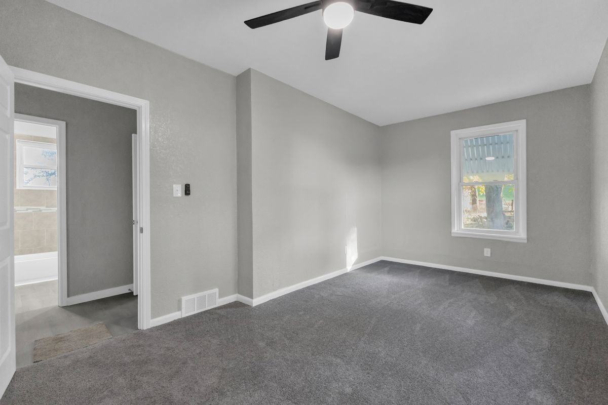 5910 Se Easton Rd - Photo 7 of 28