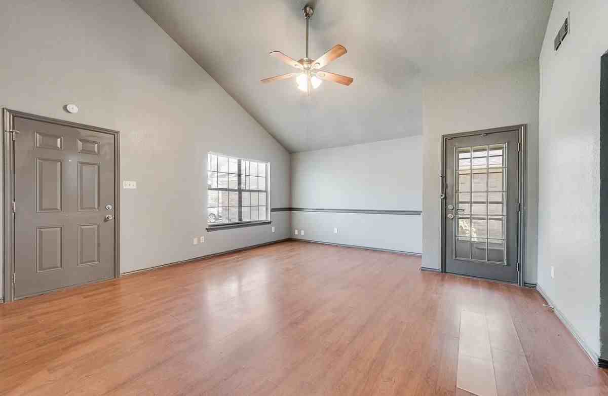 9112 Coral Ln - Photo 5 of 14