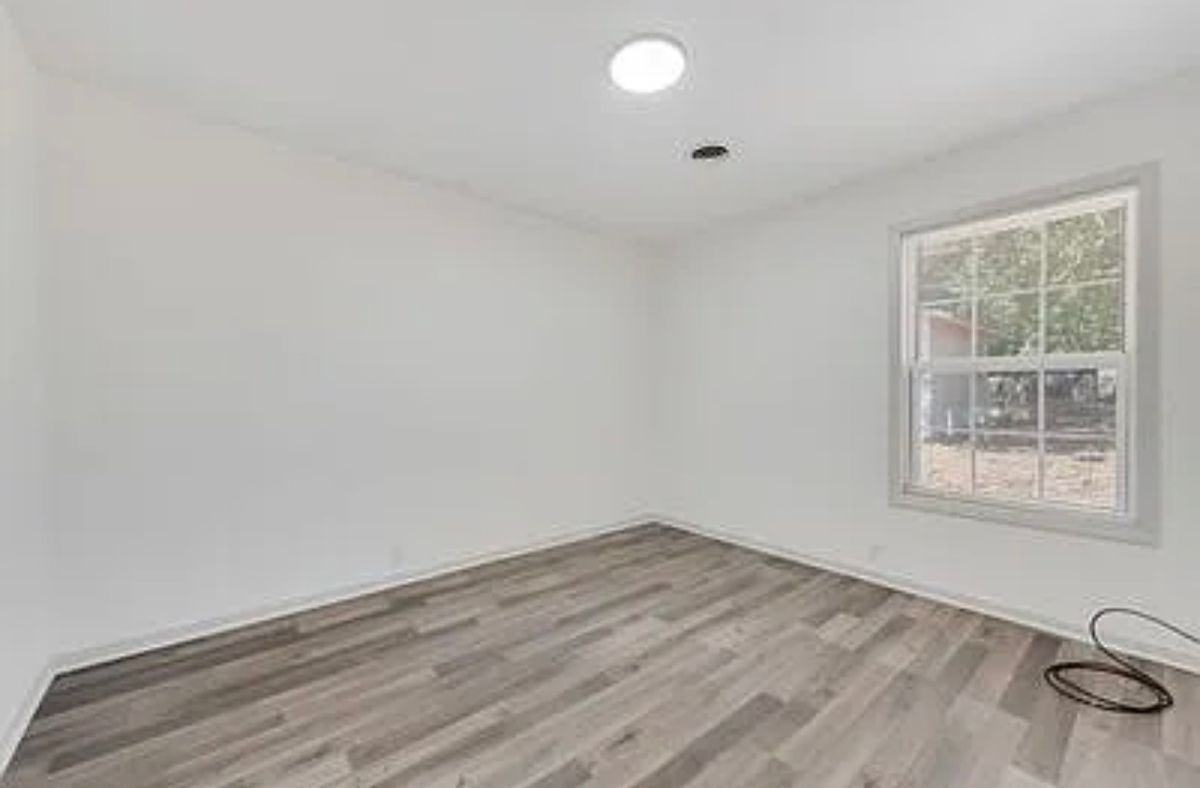 725 W Brock St - Photo 7 of 19