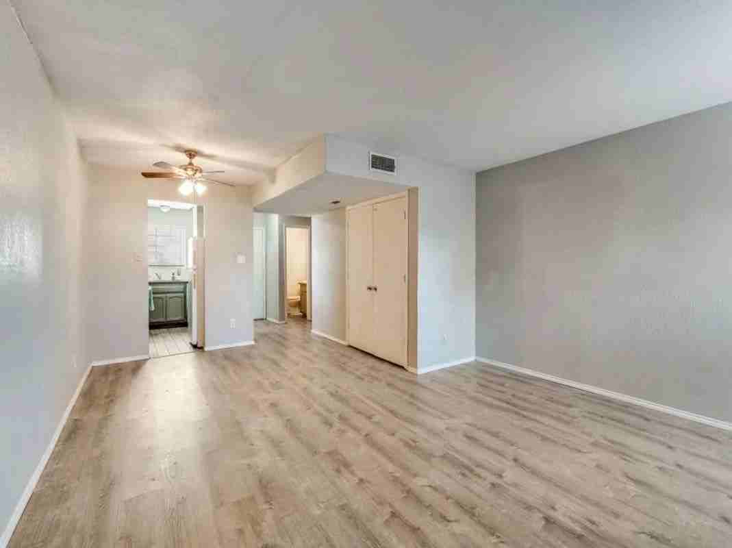 7500 Chapin Rd ##A - Photo 6 of 14