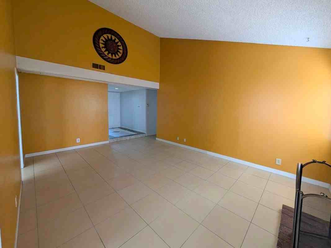 914 W Alton Ave - Photo 3 of 28