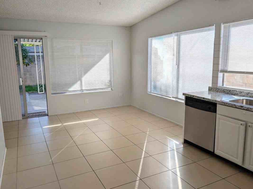 914 W Alton Ave - Photo 6 of 28