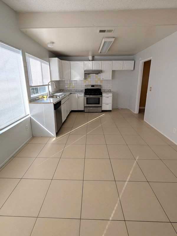 914 W Alton Ave - Photo 7 of 28