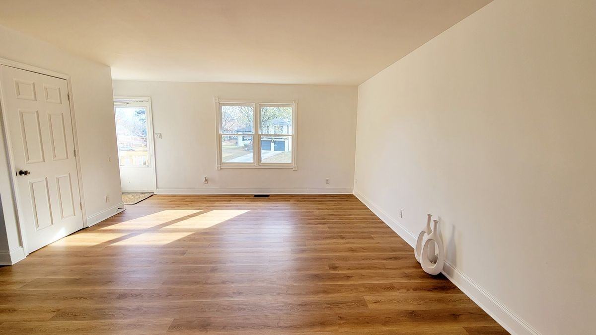 1590 Flicker Rd - Photo 3 of 11