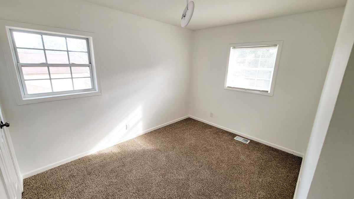 1590 Flicker Rd - Photo 7 of 11