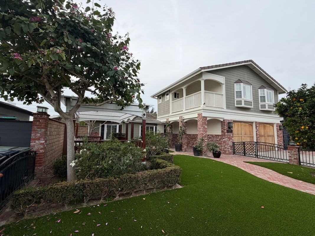 19041 Hillsboro Cir - Photo 3 of 49