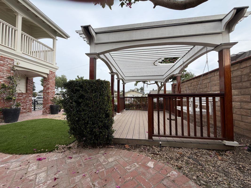 19041 Hillsboro Cir - Photo 4 of 49