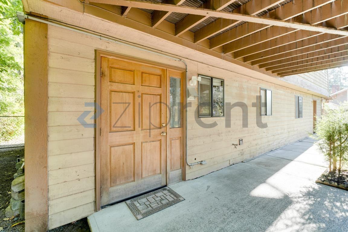 14325 19th Ave Ne #B - Photo 2 of 16