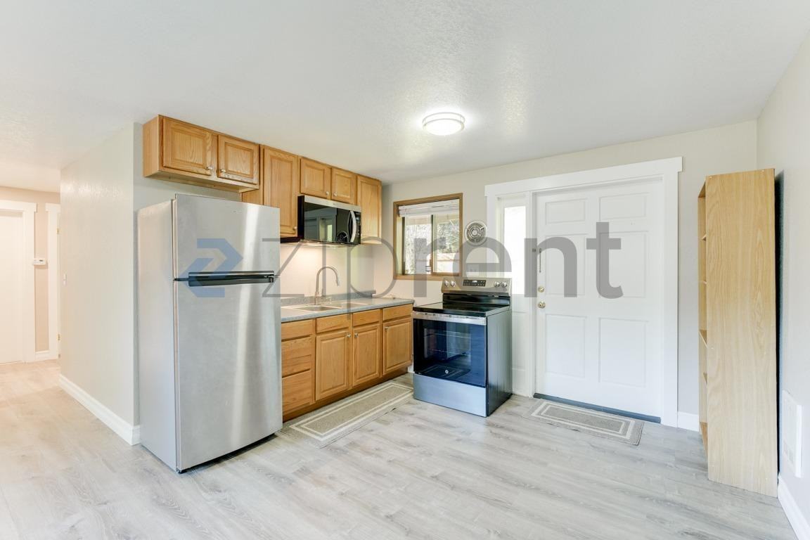 14325 19th Ave Ne #B - Photo 4 of 16