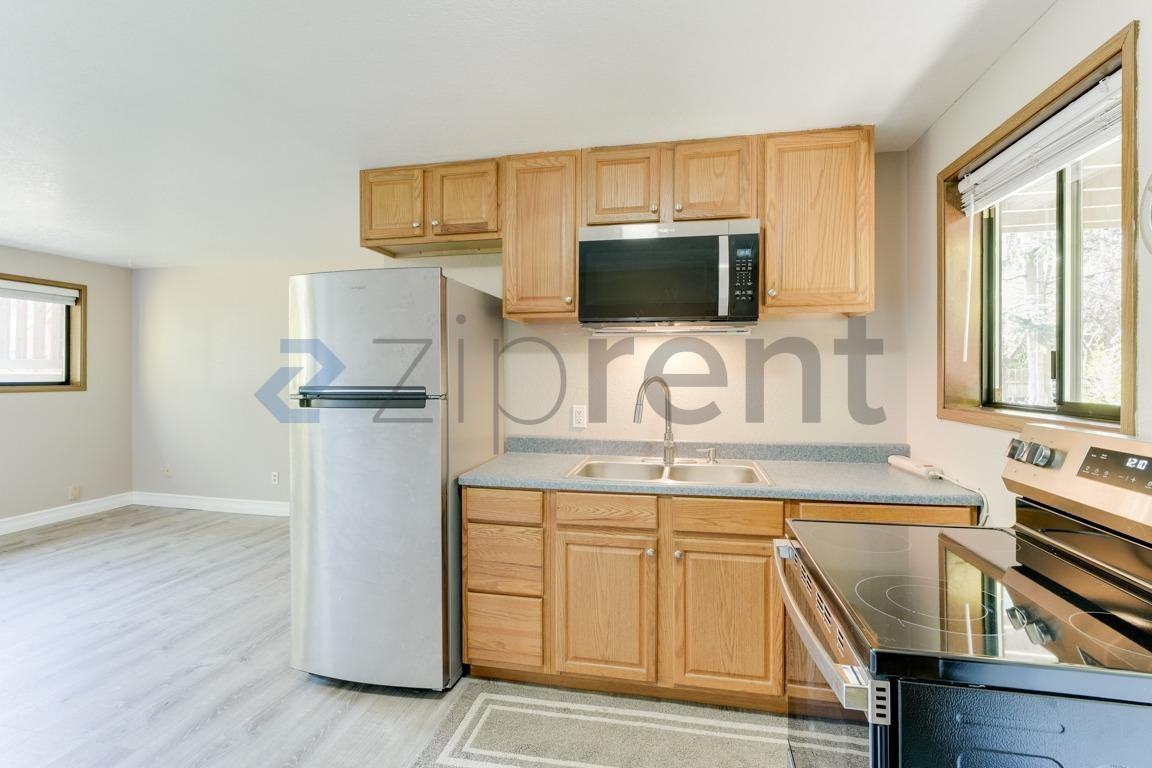 14325 19th Ave Ne #B - Photo 6 of 16