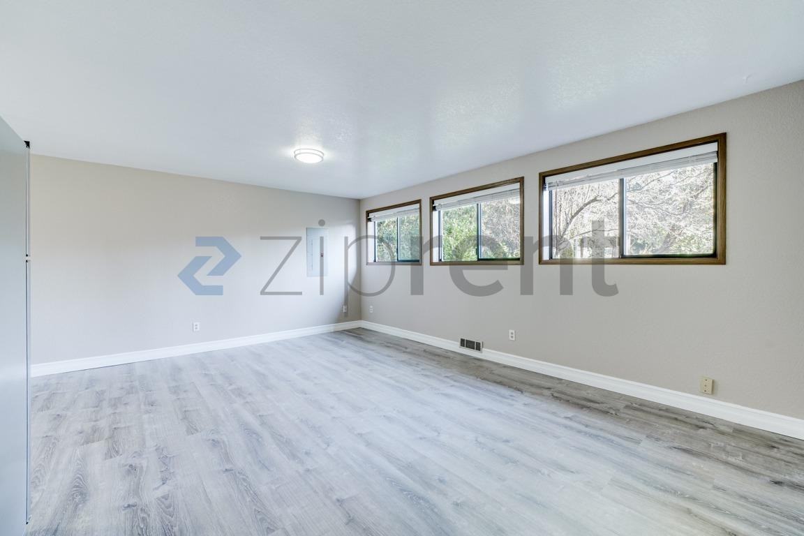 14325 19th Ave Ne #B - Photo 2 of 16